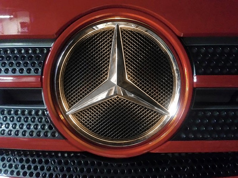 [A24621013] Émetteur d'étoiles Mercedes Actros Blanc chaud